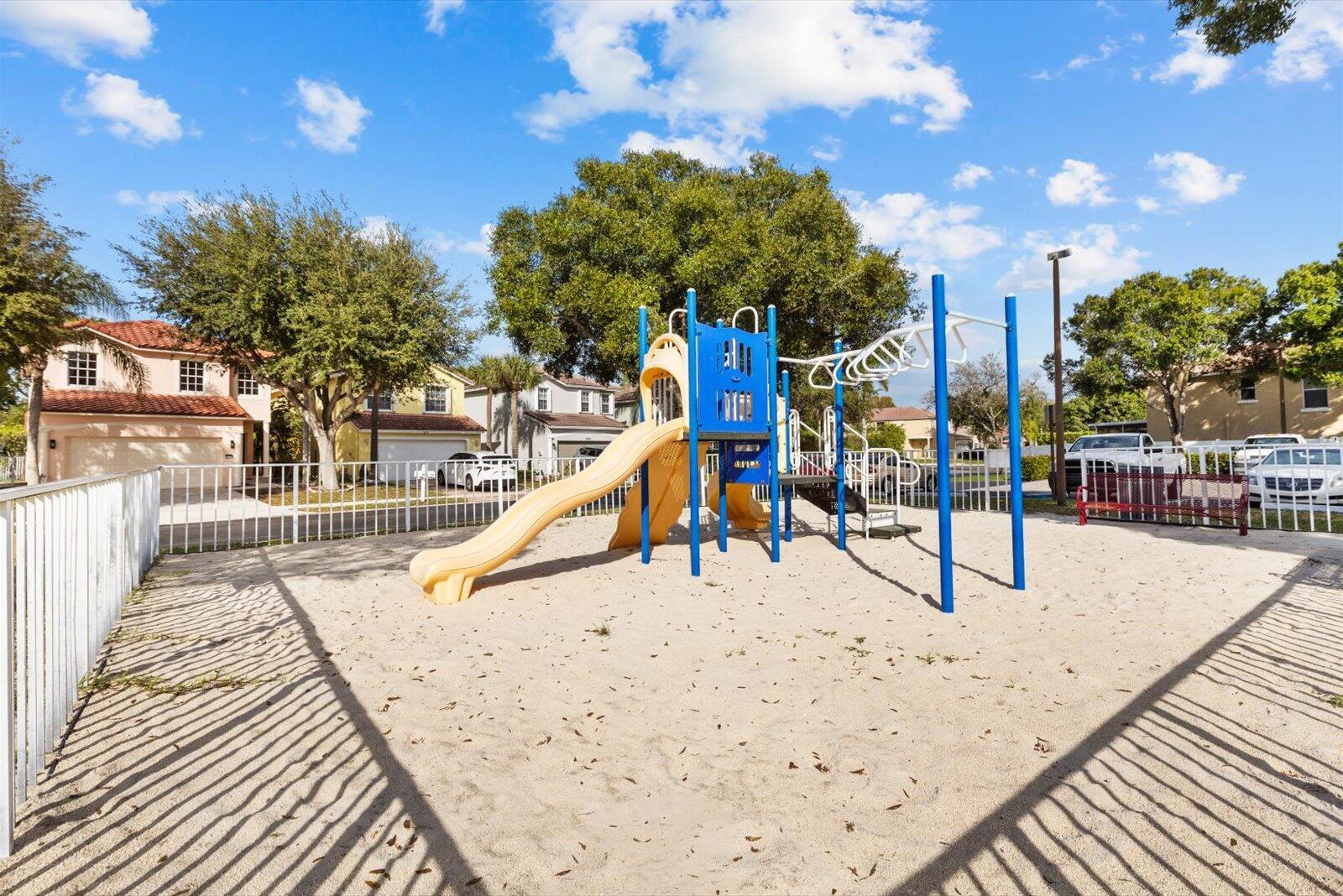 PRINCETON PLACE AT GABLES END - Residential