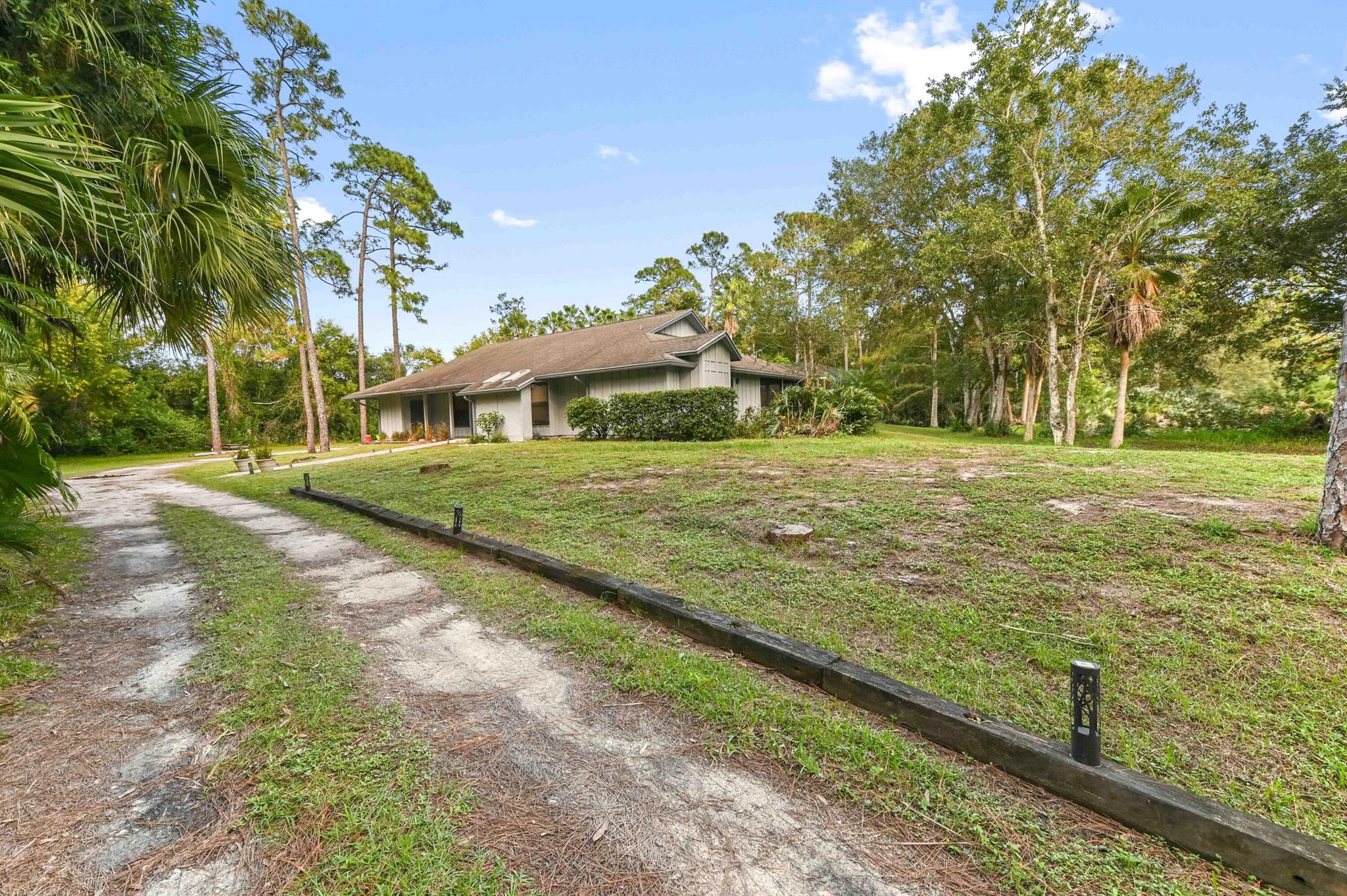 LOXAHATCHEE GROVES - Residential