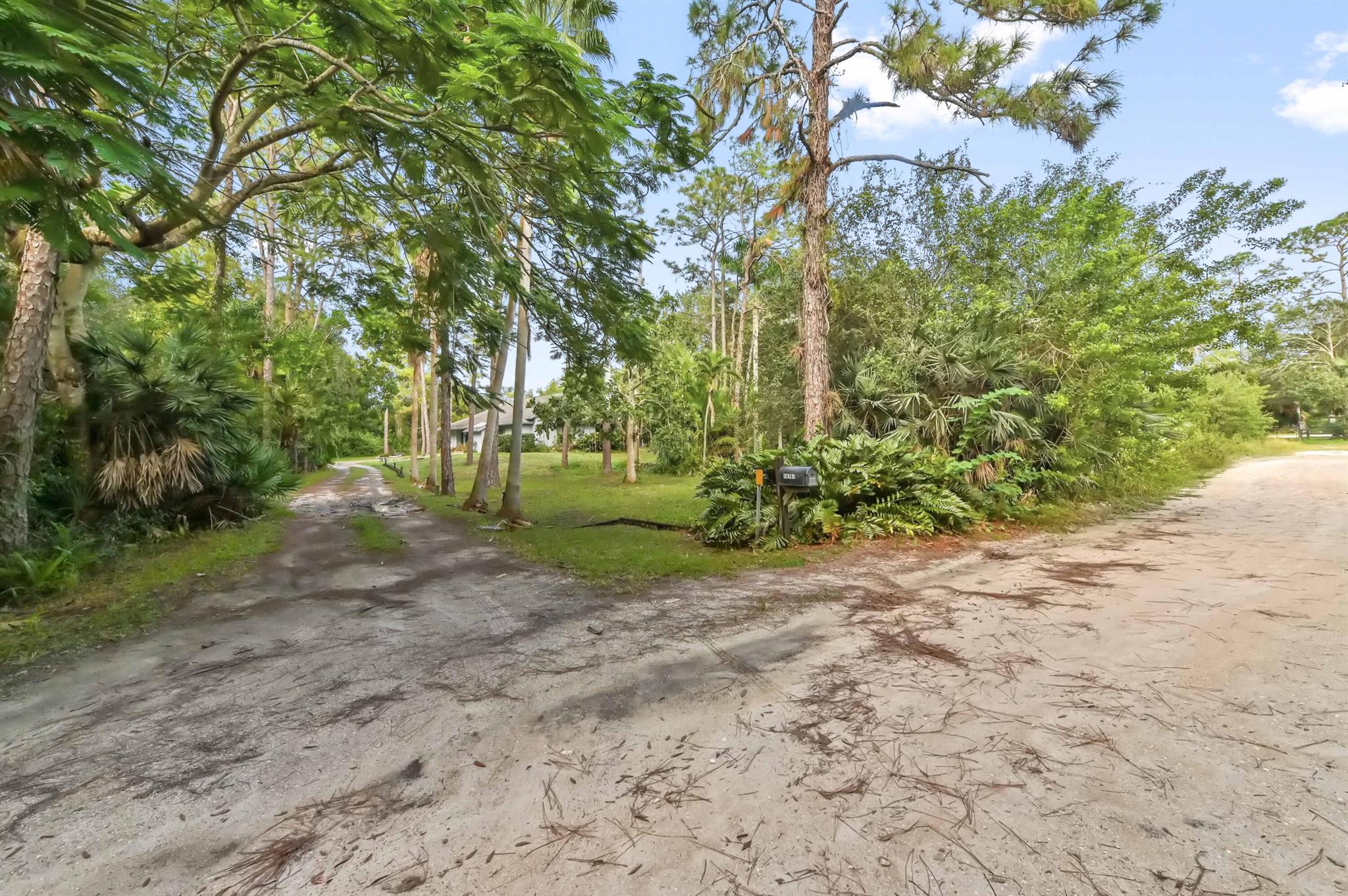 LOXAHATCHEE GROVES - Residential