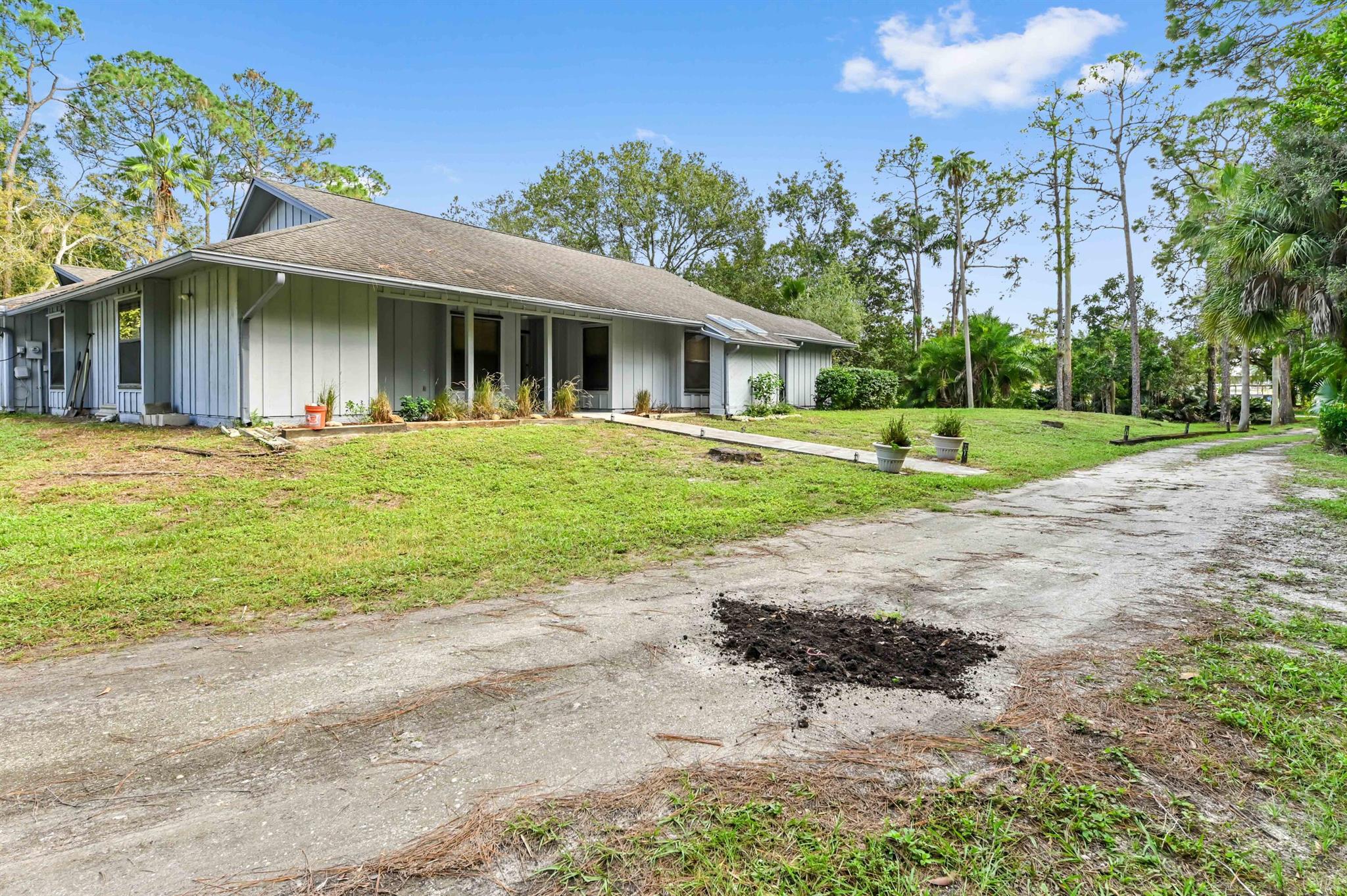 LOXAHATCHEE GROVES - Residential