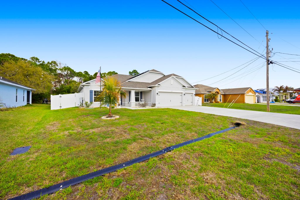 Photo of 5515 NW Whitecap Road, Port Saint Lucie, FL 34986 (MLS # B26008104)