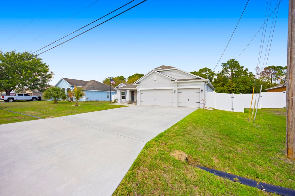 Photo of 5515 NW Whitecap Road, Port Saint Lucie, FL 34986 (MLS # B26008104)