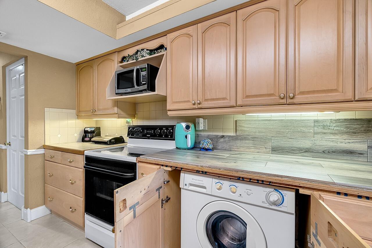 WELLEBY TOWNHOME 1 CONDO - Residential