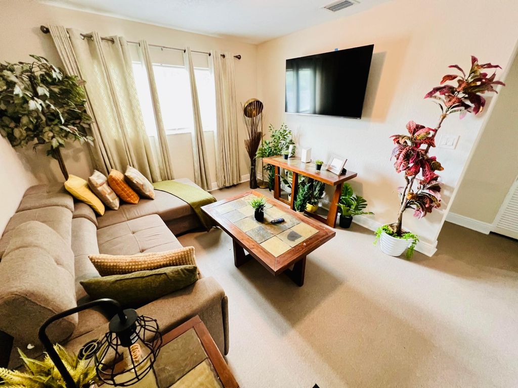 Photo of 441 NW 7th Terrace #4, Fort Lauderdale, FL 33311 (MLS # B26011165)