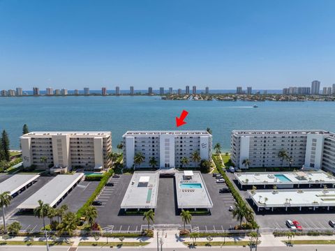 401 Lake Shore Drive Unit 504, Lake Park, FL 33403 - #: R11082670