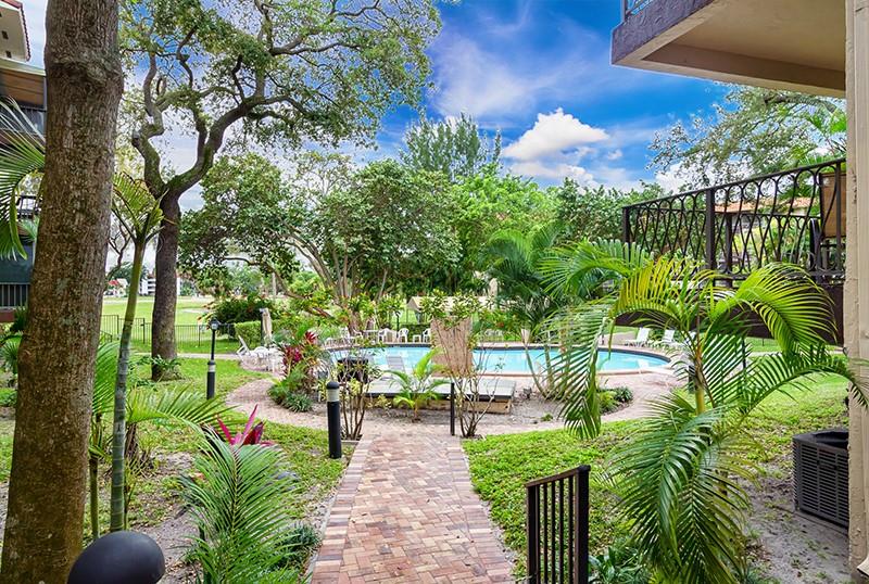 FALLS OF INVERRARY - Residential