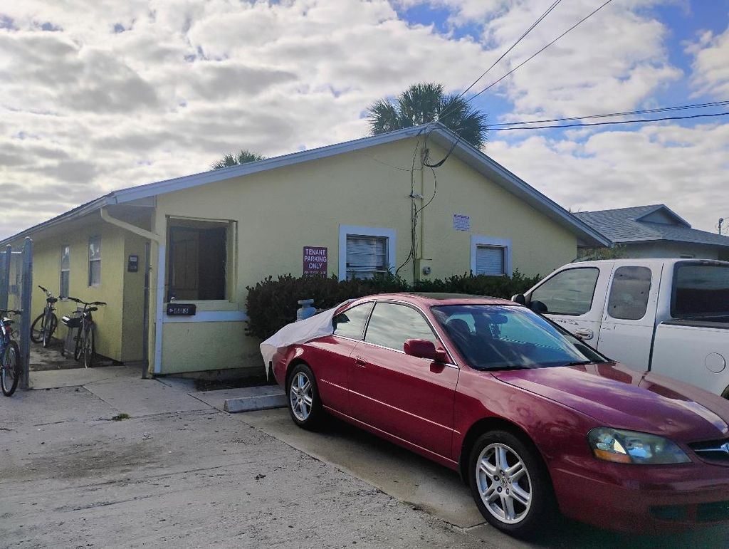 Photo of 803 SE Tarpon Avenue SE, Stuart, FL 34994 (MLS # B26023690)
