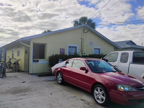 Photo of 803 SE Tarpon Avenue SE, Stuart, FL 34994 (MLS # B26023690)