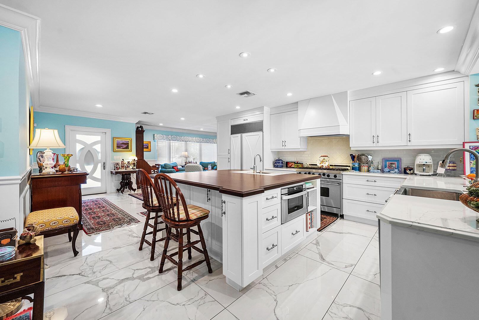 ROYAL PALM YACHT & COUNTR - Residential