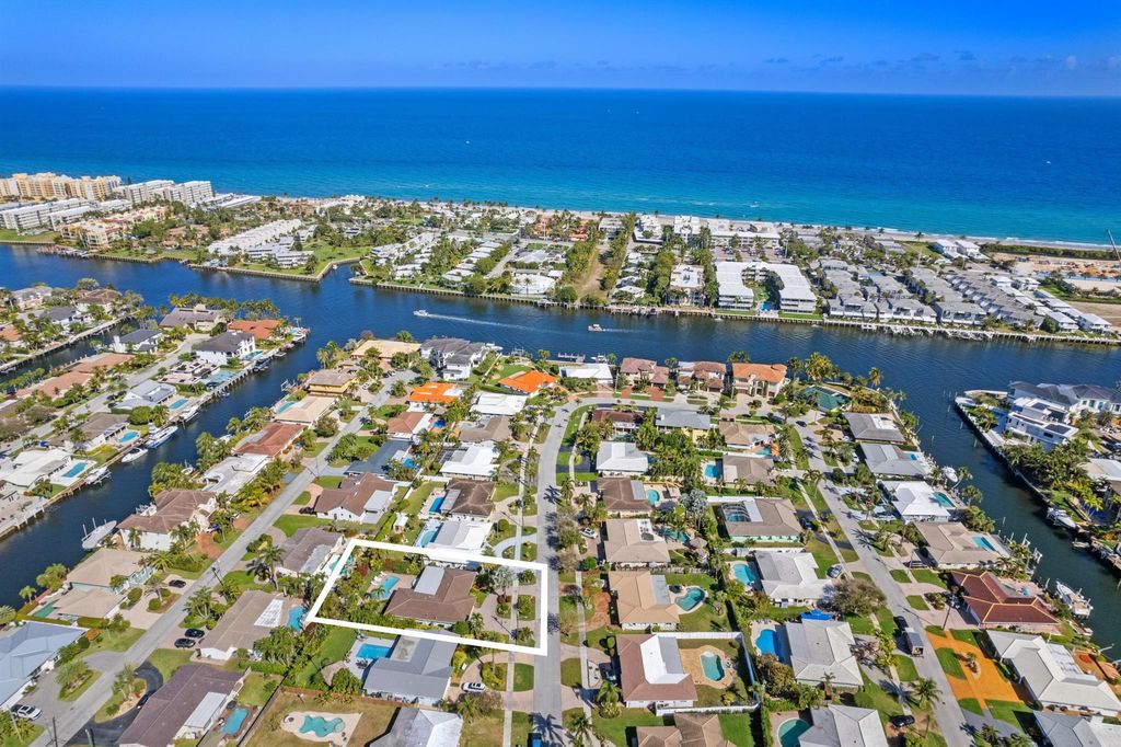 Photo of 1501 SE 14th Street, Deerfield Beach, FL 33441 (MLS # R11099406)