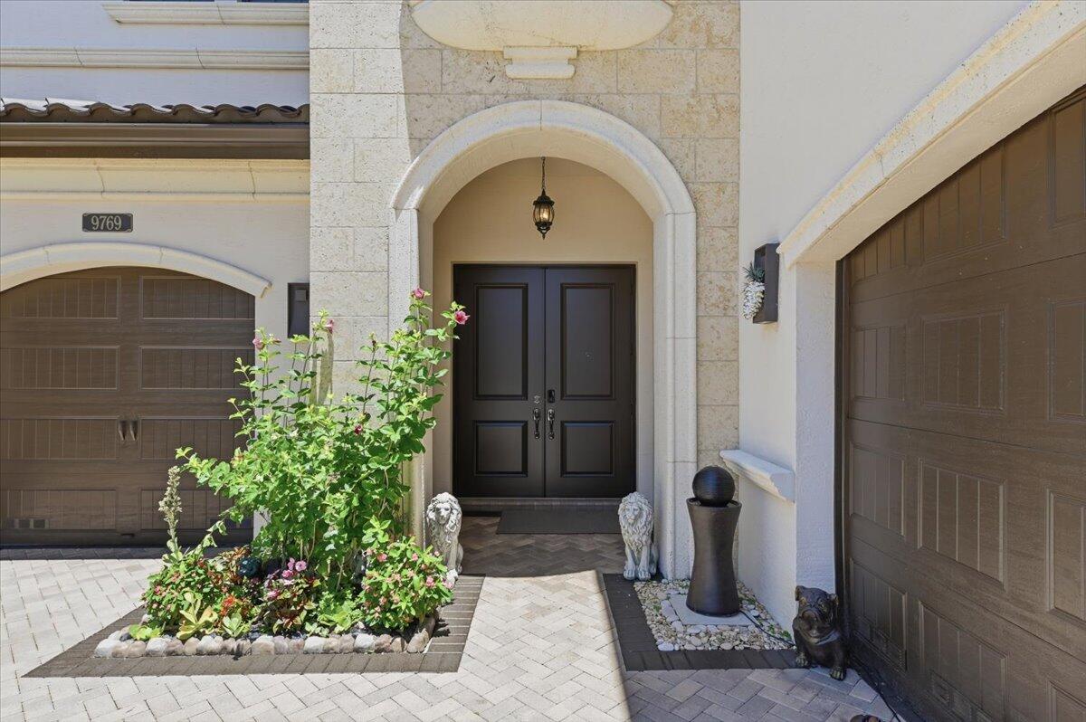 9769 Bozzano Drive