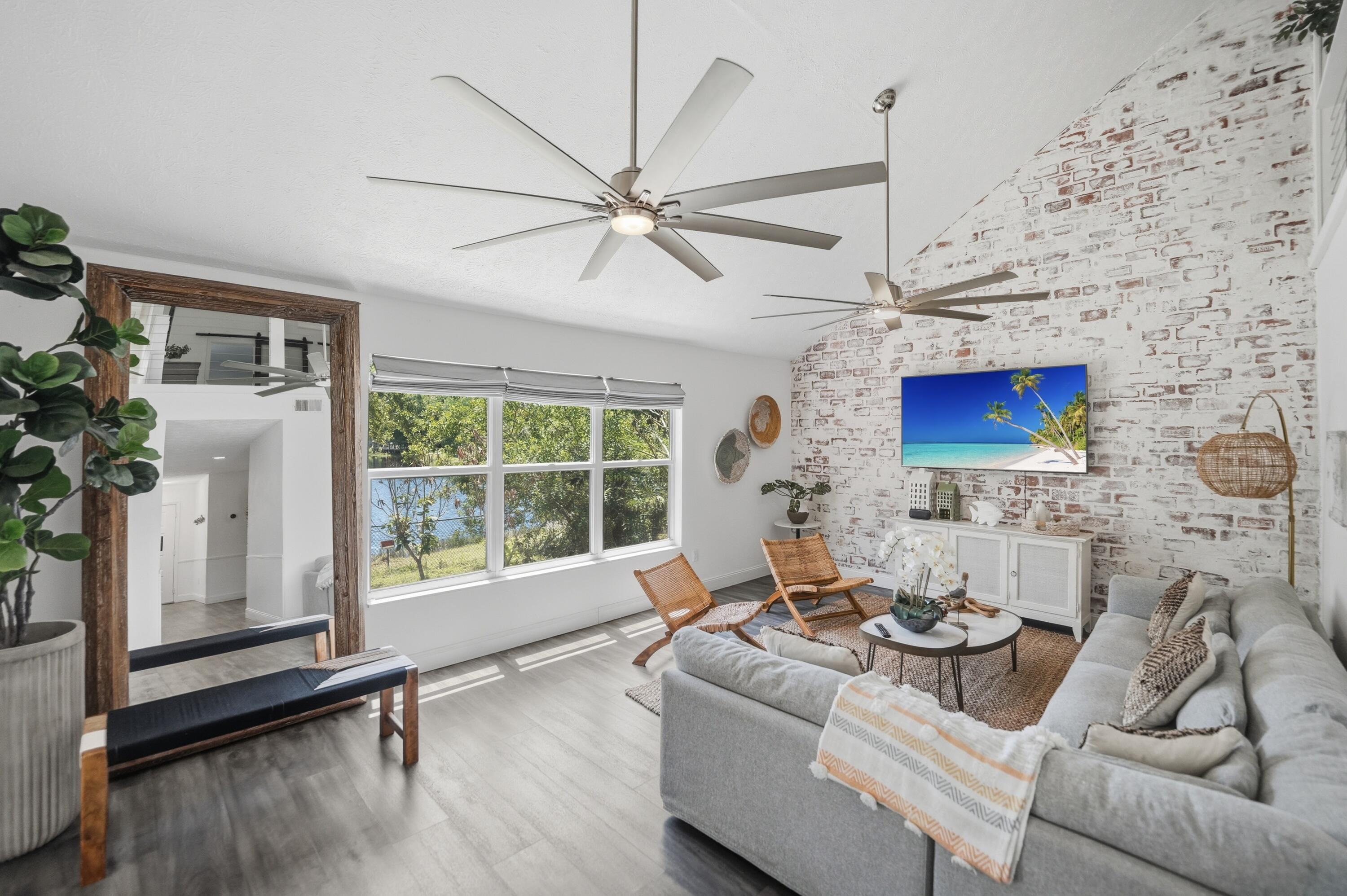REGINA PALMS - Residential