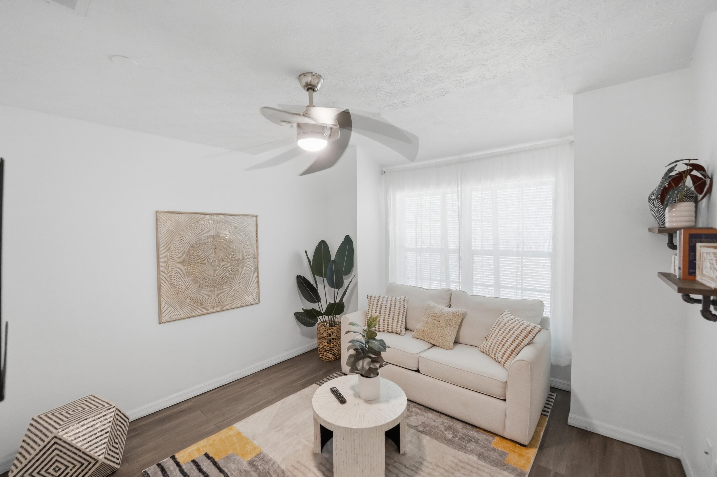 REGINA PALMS - Residential
