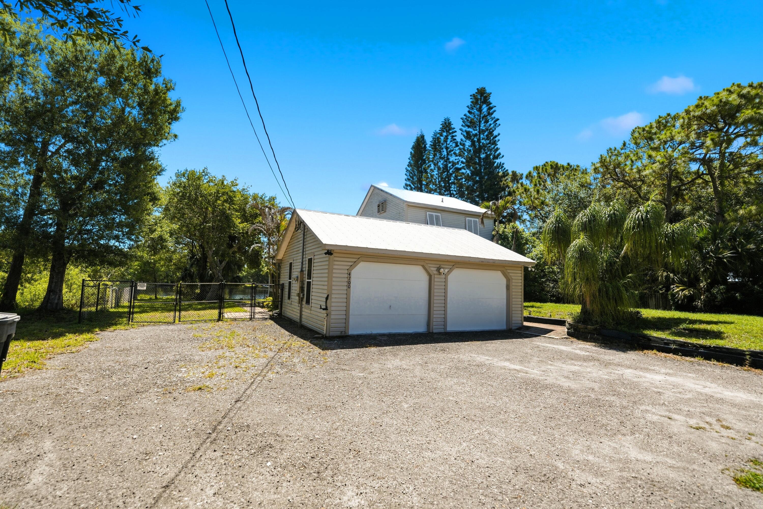 REGINA PALMS - Residential
