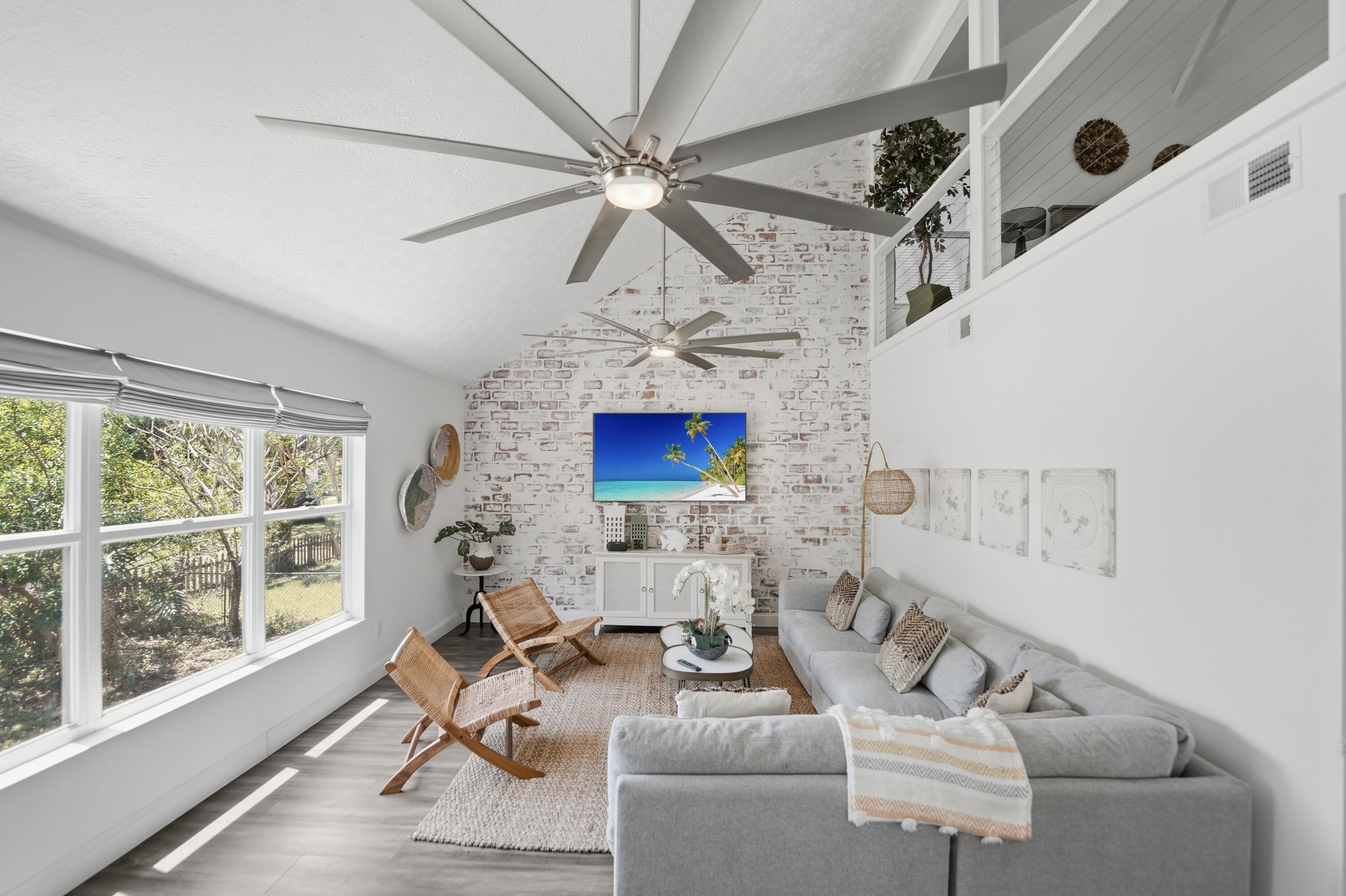 REGINA PALMS - Residential