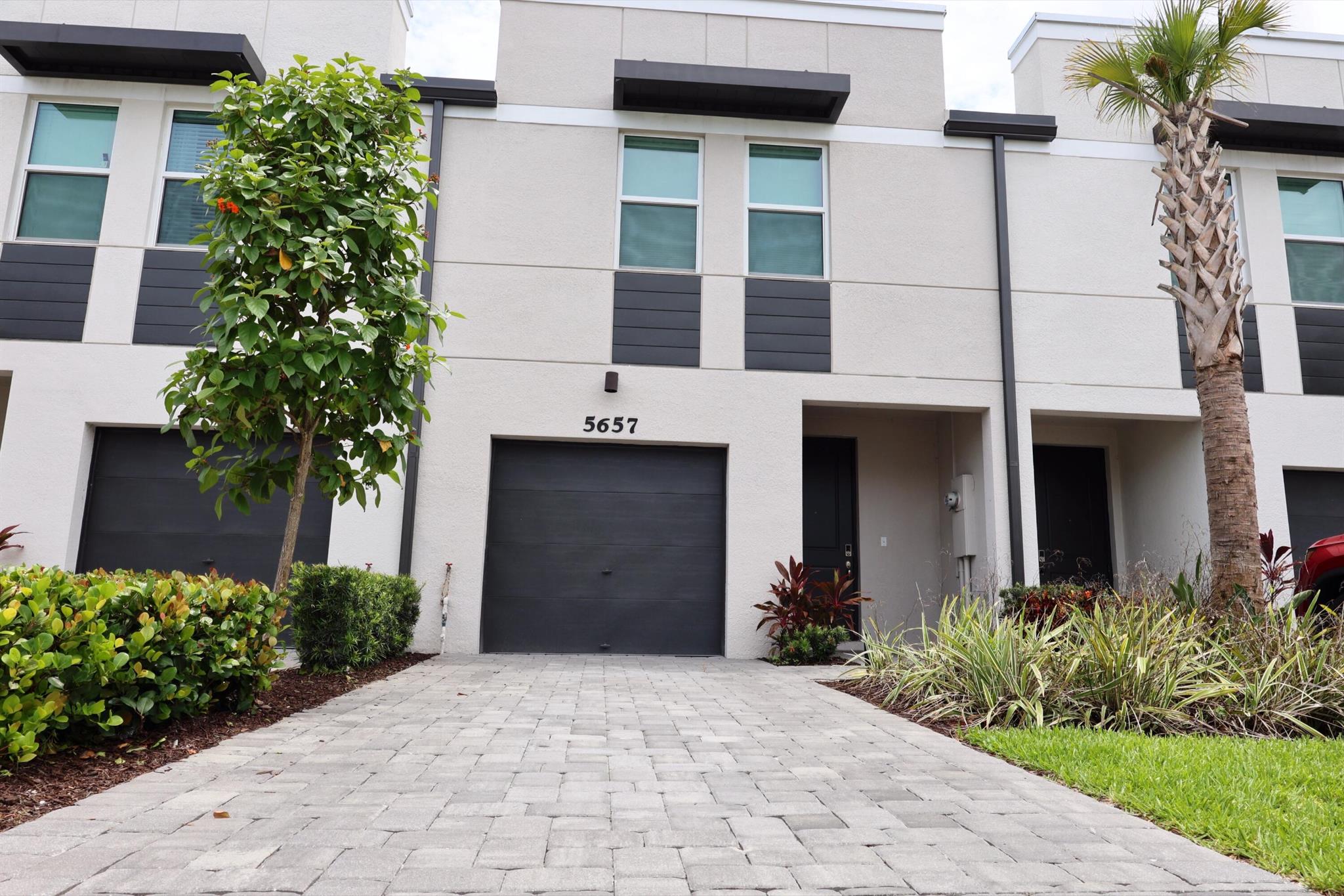 View Mangonia Park, FL 33407 townhome