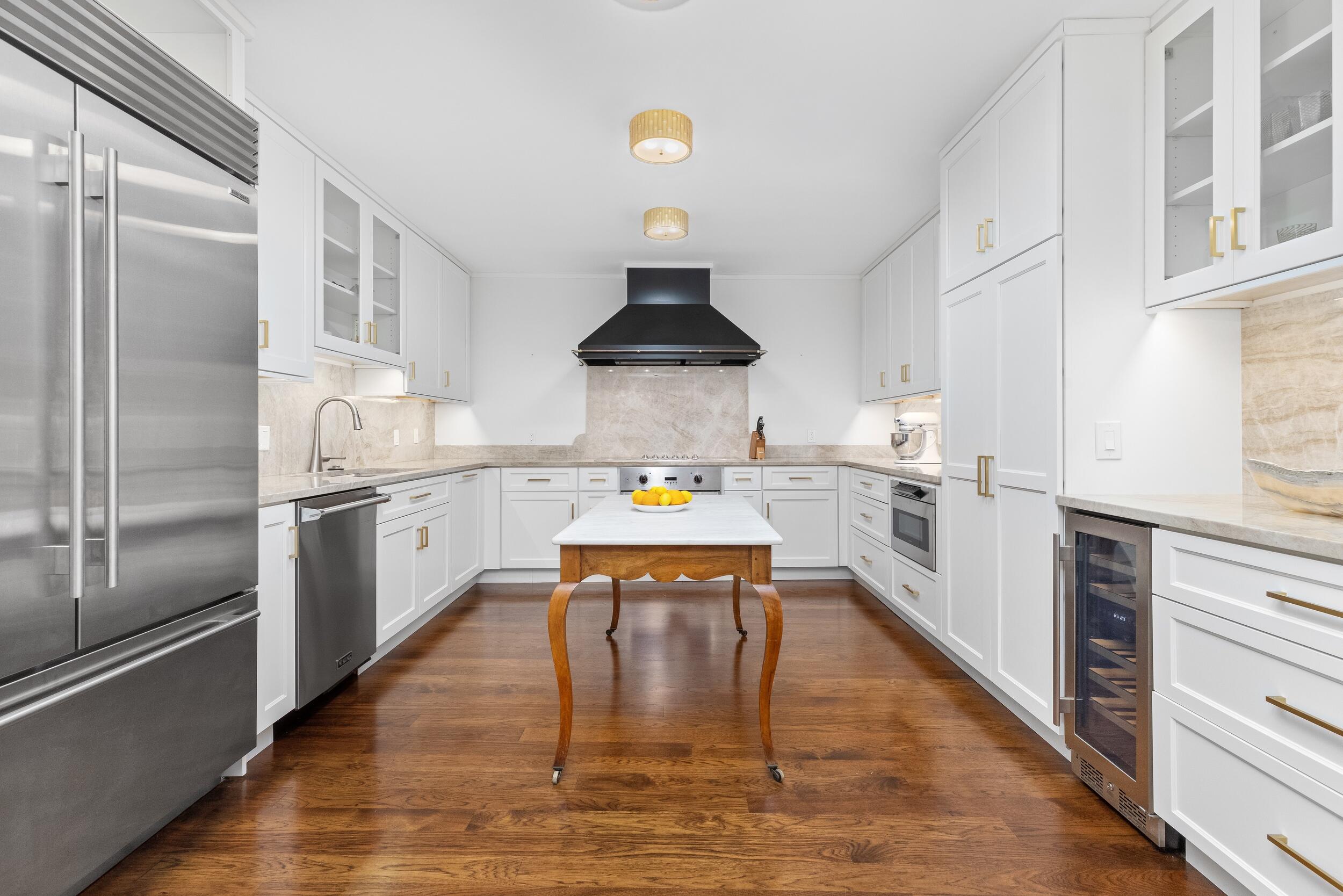 THREE HUNDRED OCEAN BLVD APTS INC - Residential