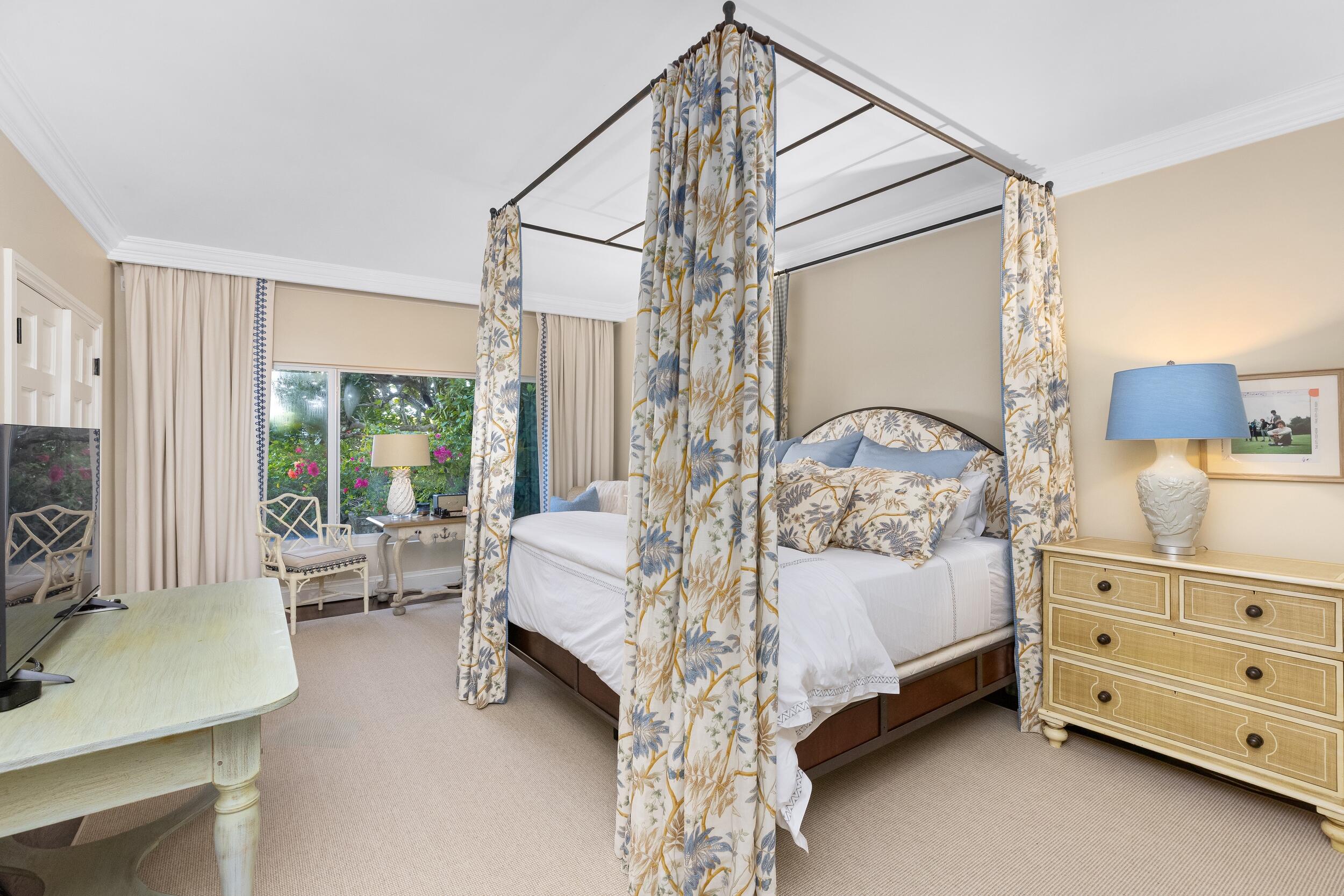 THREE HUNDRED OCEAN BLVD APTS INC - Residential