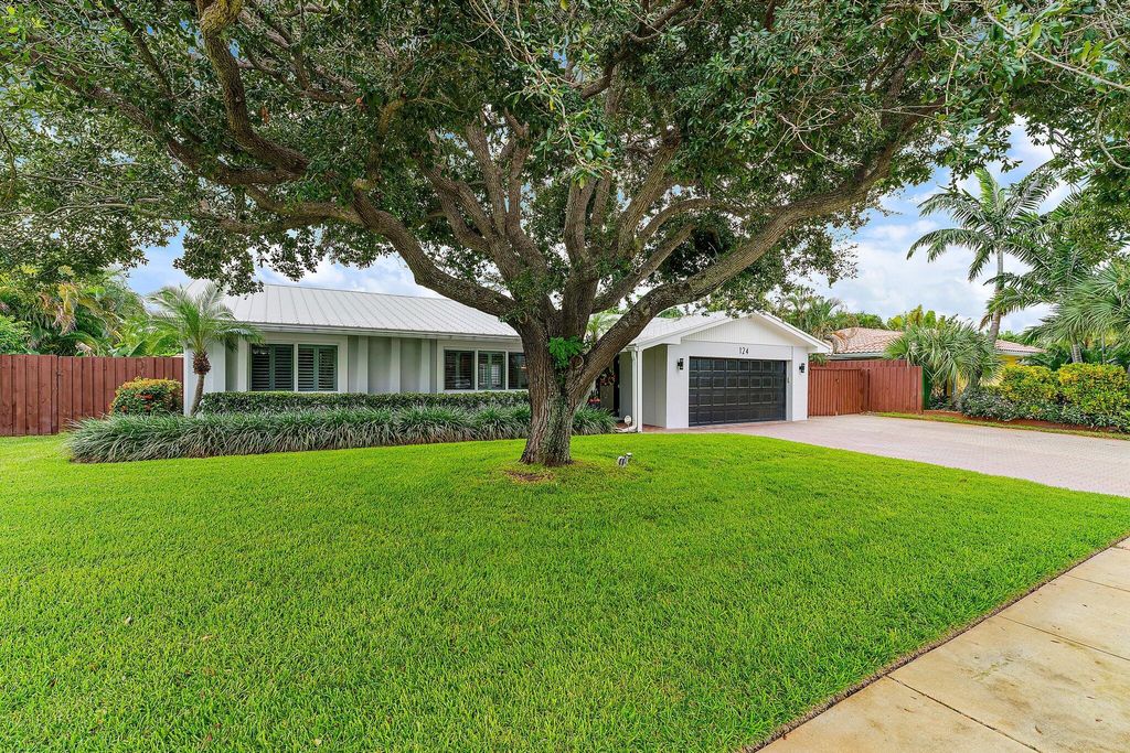 Photo of 124 Easterly Road, North Palm Beach, FL 33408 (MLS # R10929884)