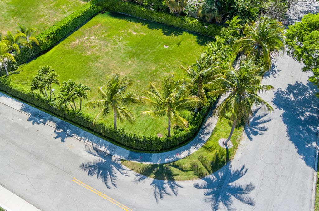 Photo of 8001 Arlington Place, West Palm Beach, FL 33405 (MLS # B26026927)