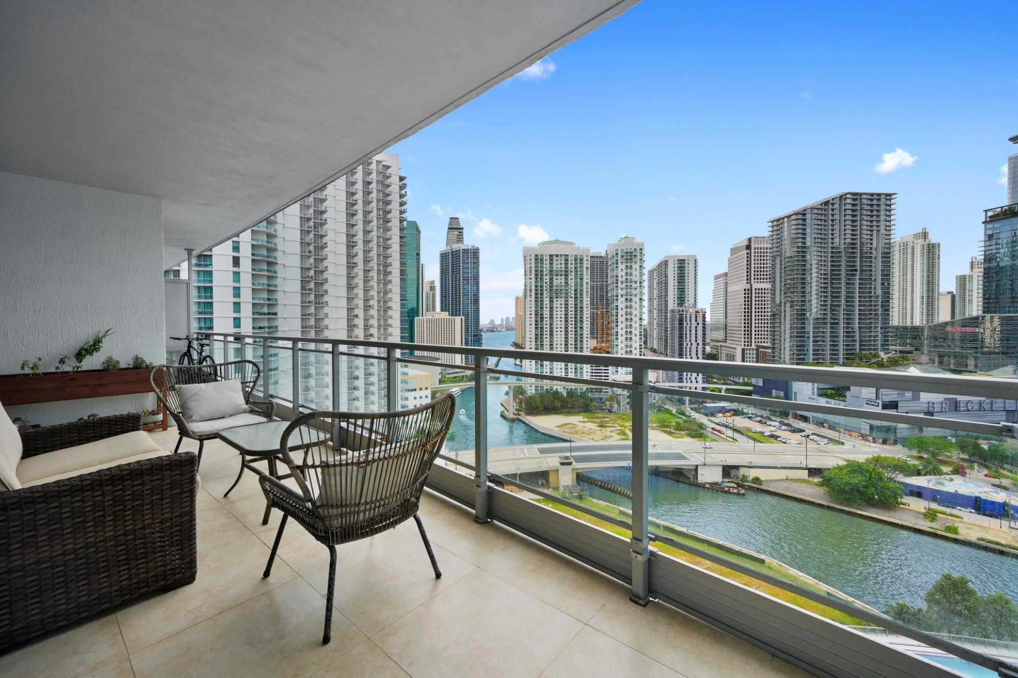 90 SW 3rd St 2413