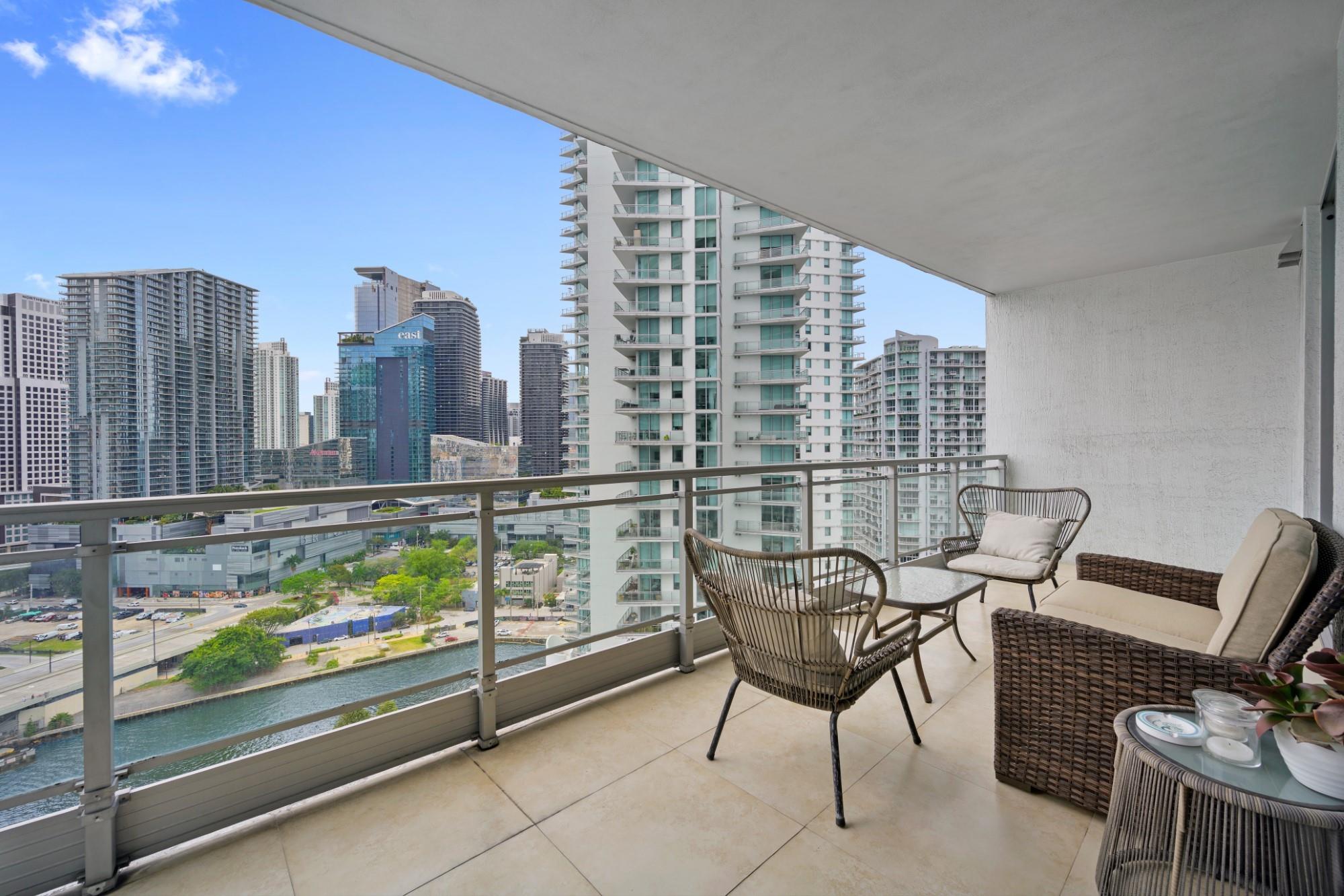 90 SW 3rd St 2413