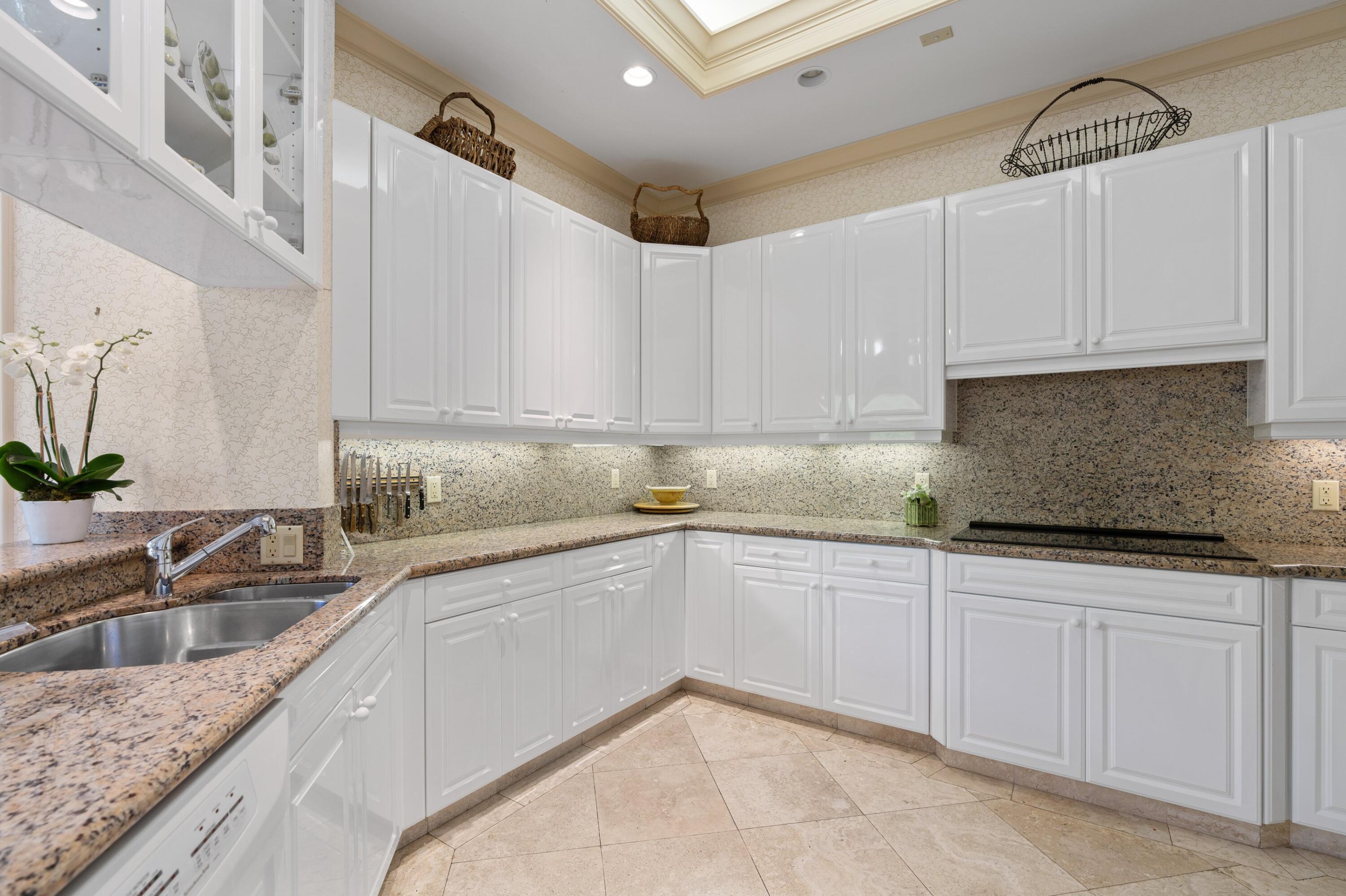 OCEAN PARK ROBBINS - Residential