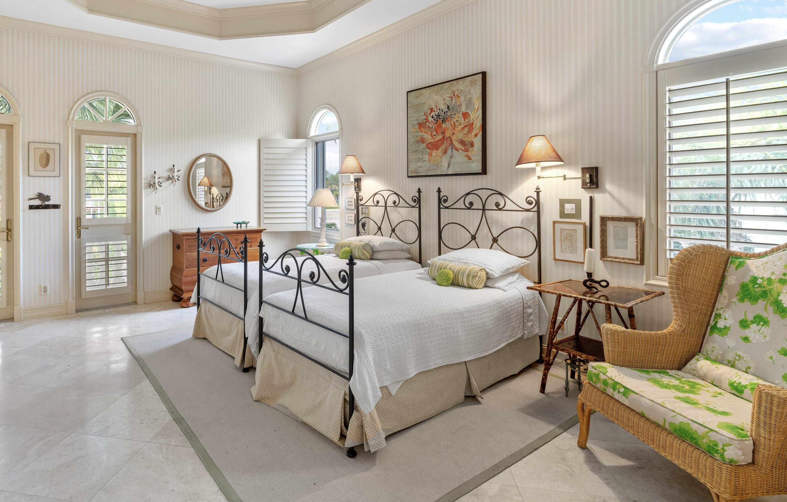 OCEAN PARK ROBBINS - Residential