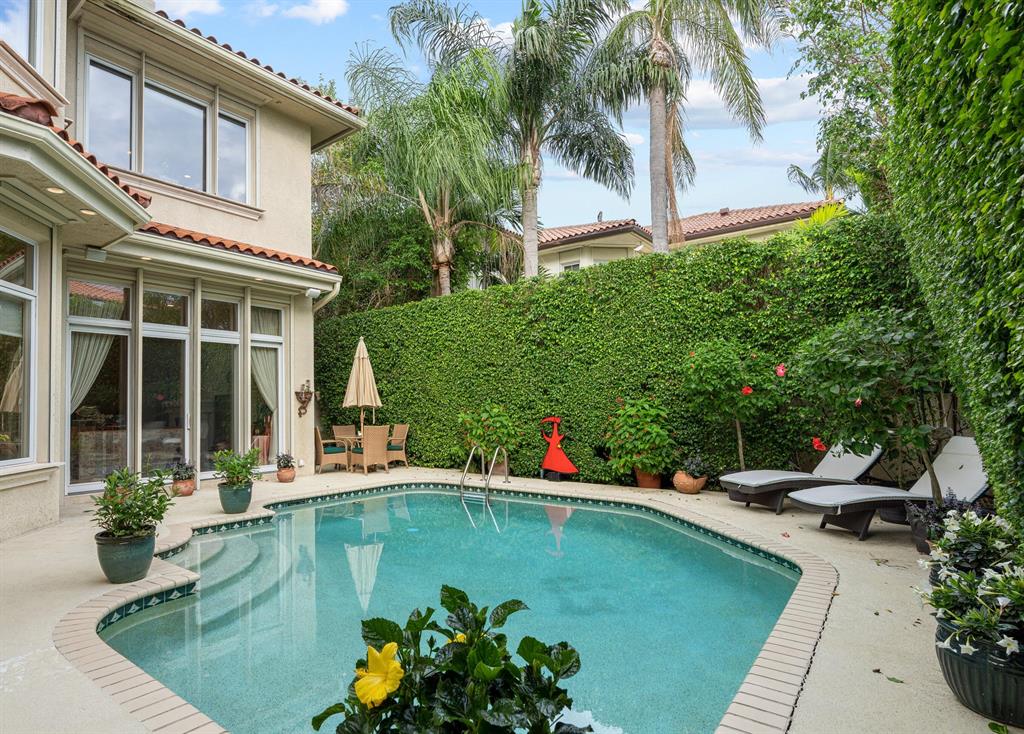 OCEAN PARK ROBBINS - Residential