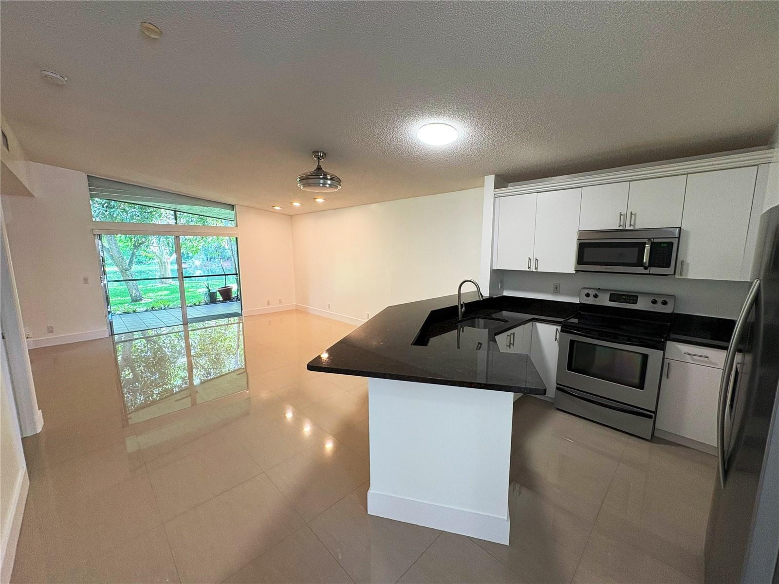 572 Woodgate Cir B