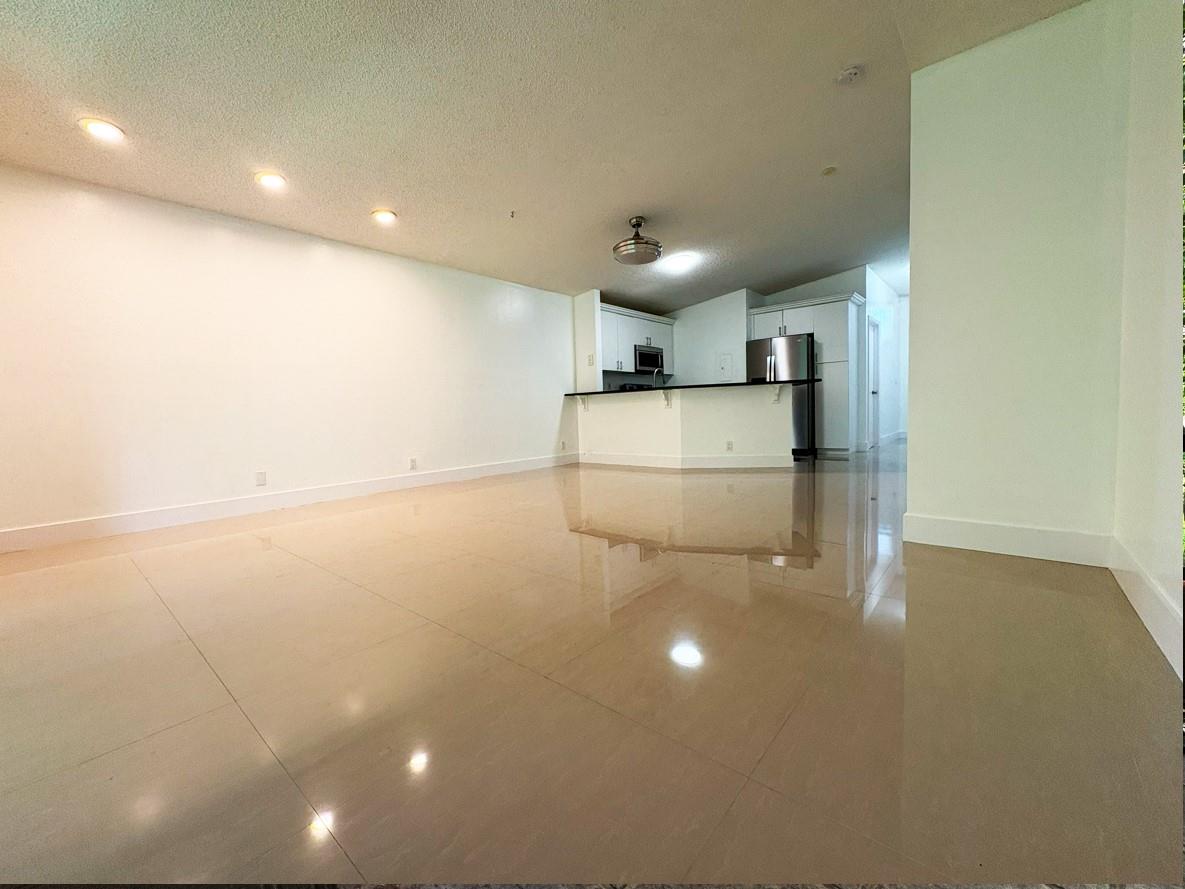 572 Woodgate Cir B