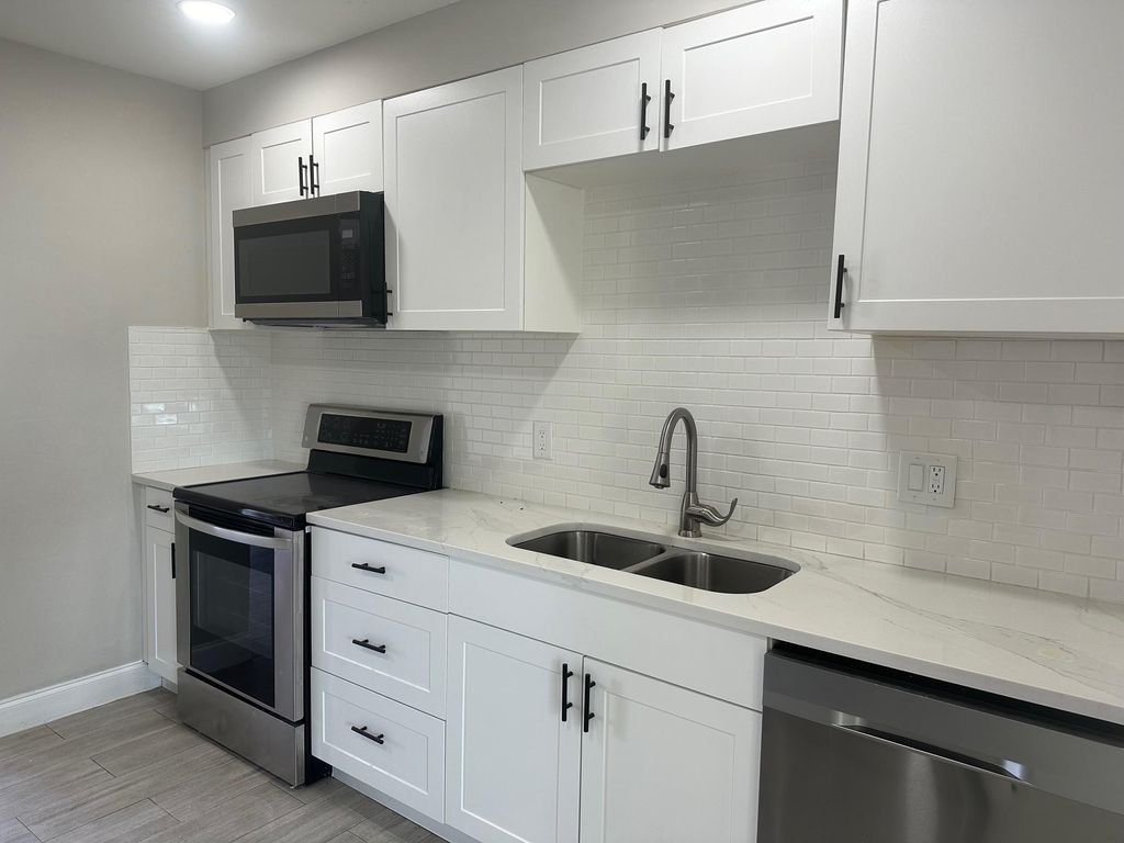 Photo of 1424 SE 3rd Terrace, Deerfield Beach, FL 33441 (MLS # F10472769)