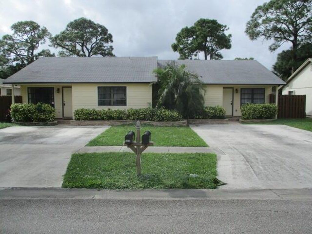 Photo of 9077 E Highland Pines Drive #9079, Palm Beach Gardens, FL 33418 (MLS # R10764444)