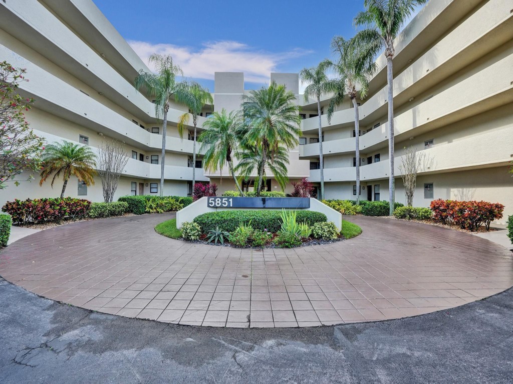 5851 E Camino Del Sol 305