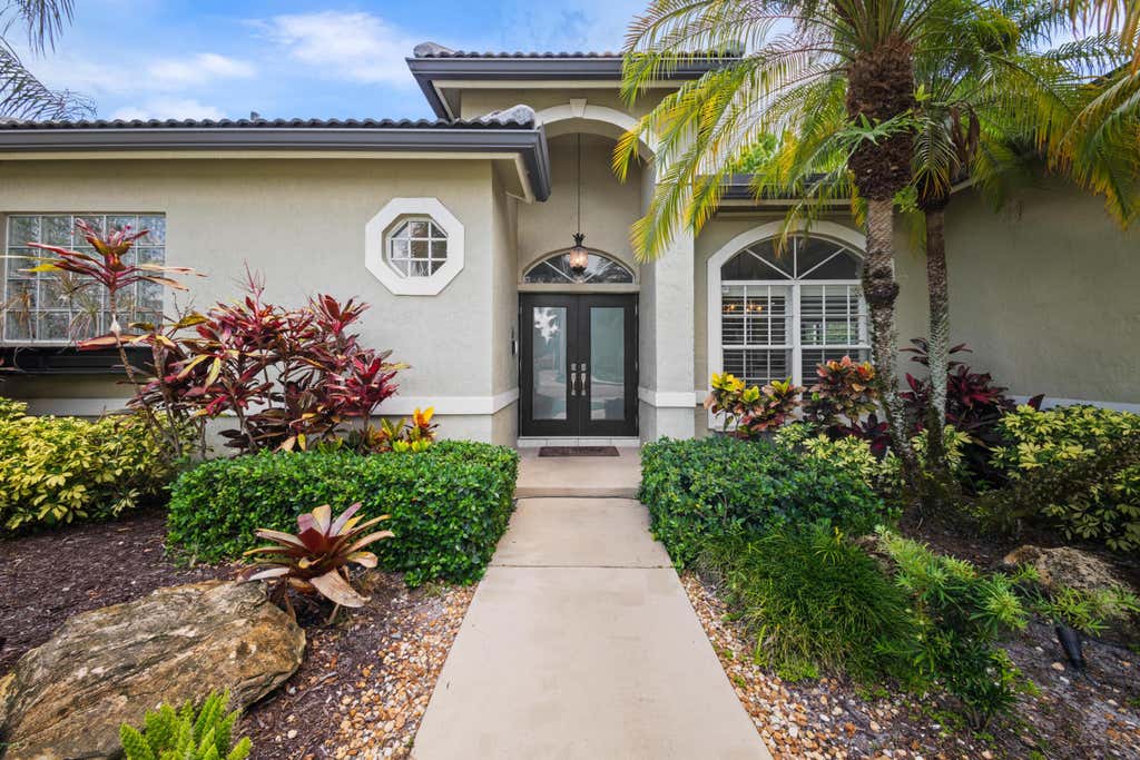 Photo of 1365 E Barwick Ranch Circle, Delray Beach, FL 33445 (MLS # B26045323)