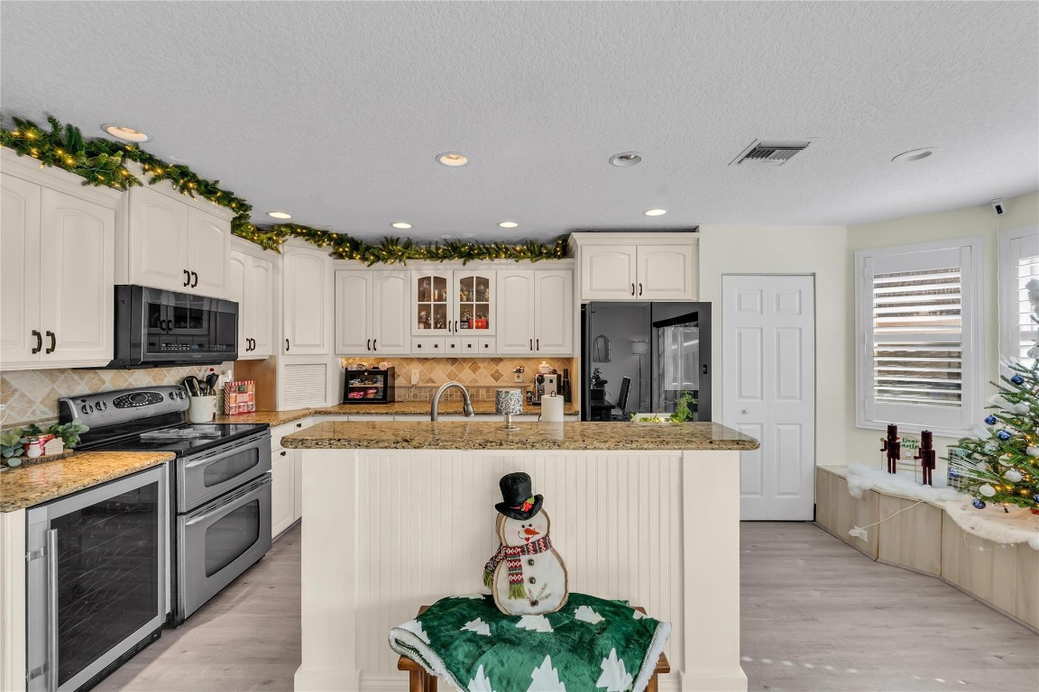 View photos, virtual tours, details... 6840 NW 26th Street