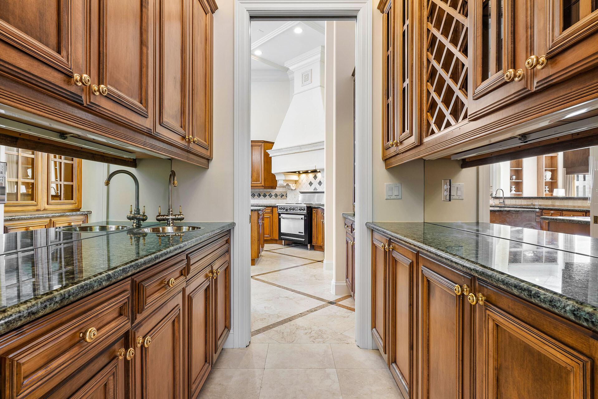 ROYAL PALM YACHT & COUNTR - Residential