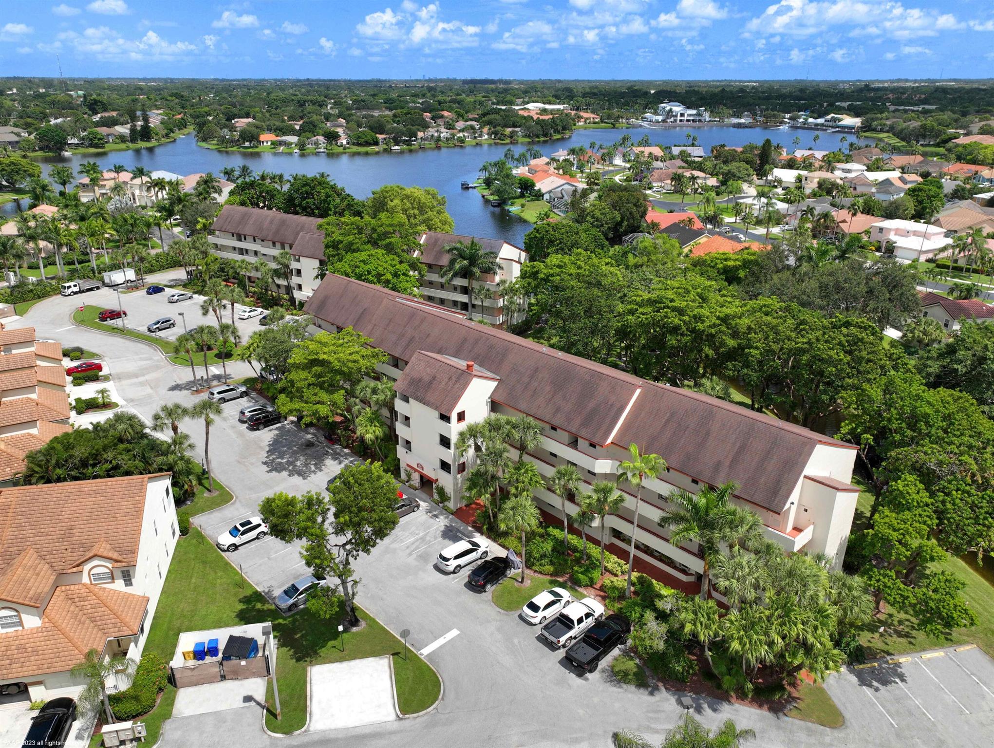 SHORES AT WELLINGTON COND - Residential Lease