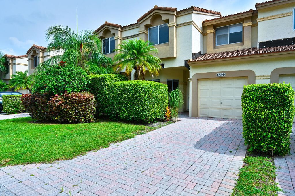 Photo of 6817 Via Regina, Boca Raton, FL 33433 (MLS # B26029038)