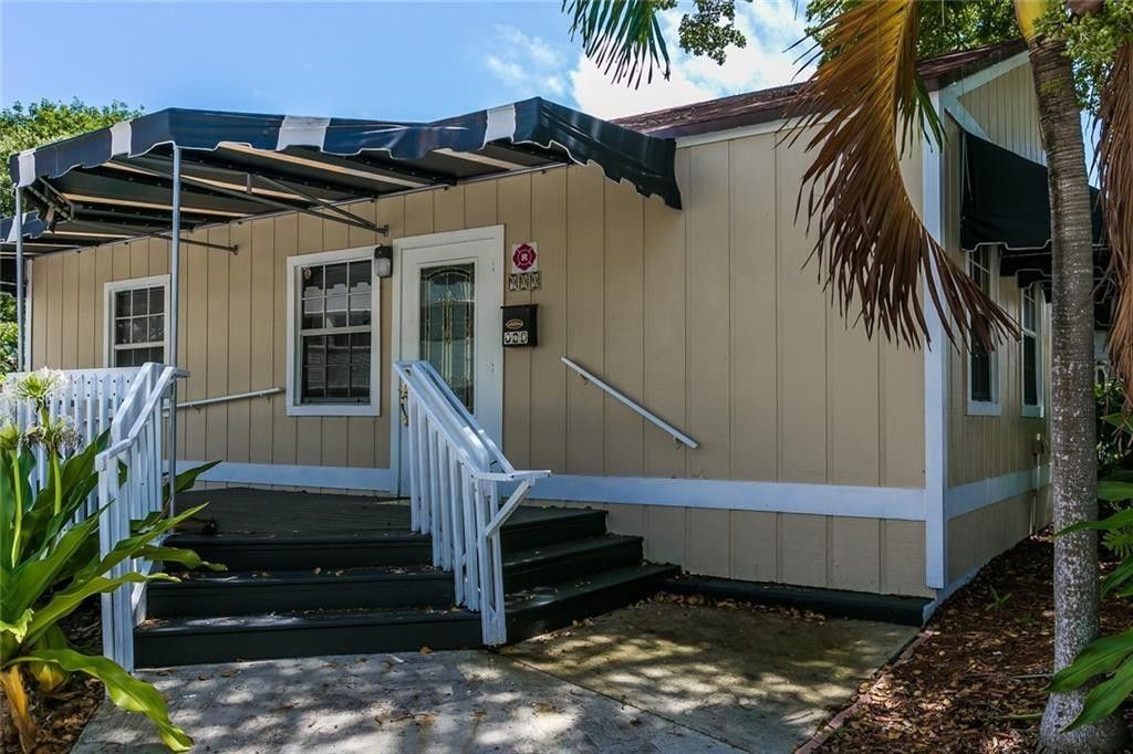 Photo of 900 S Andrews Avenue, Fort Lauderdale, FL 33316 (MLS # F10501655)
