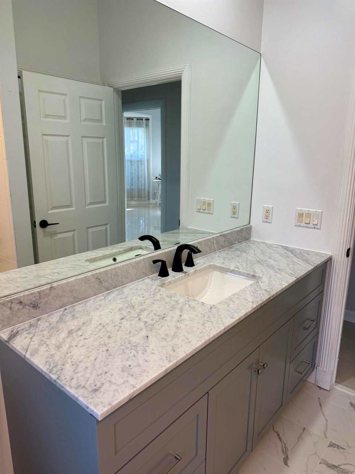 COUNTRY CLUB POINTE - Residential