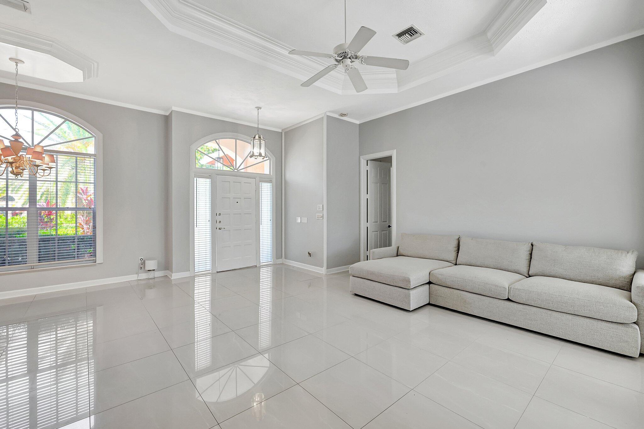 COUNTRY CLUB POINTE - Residential