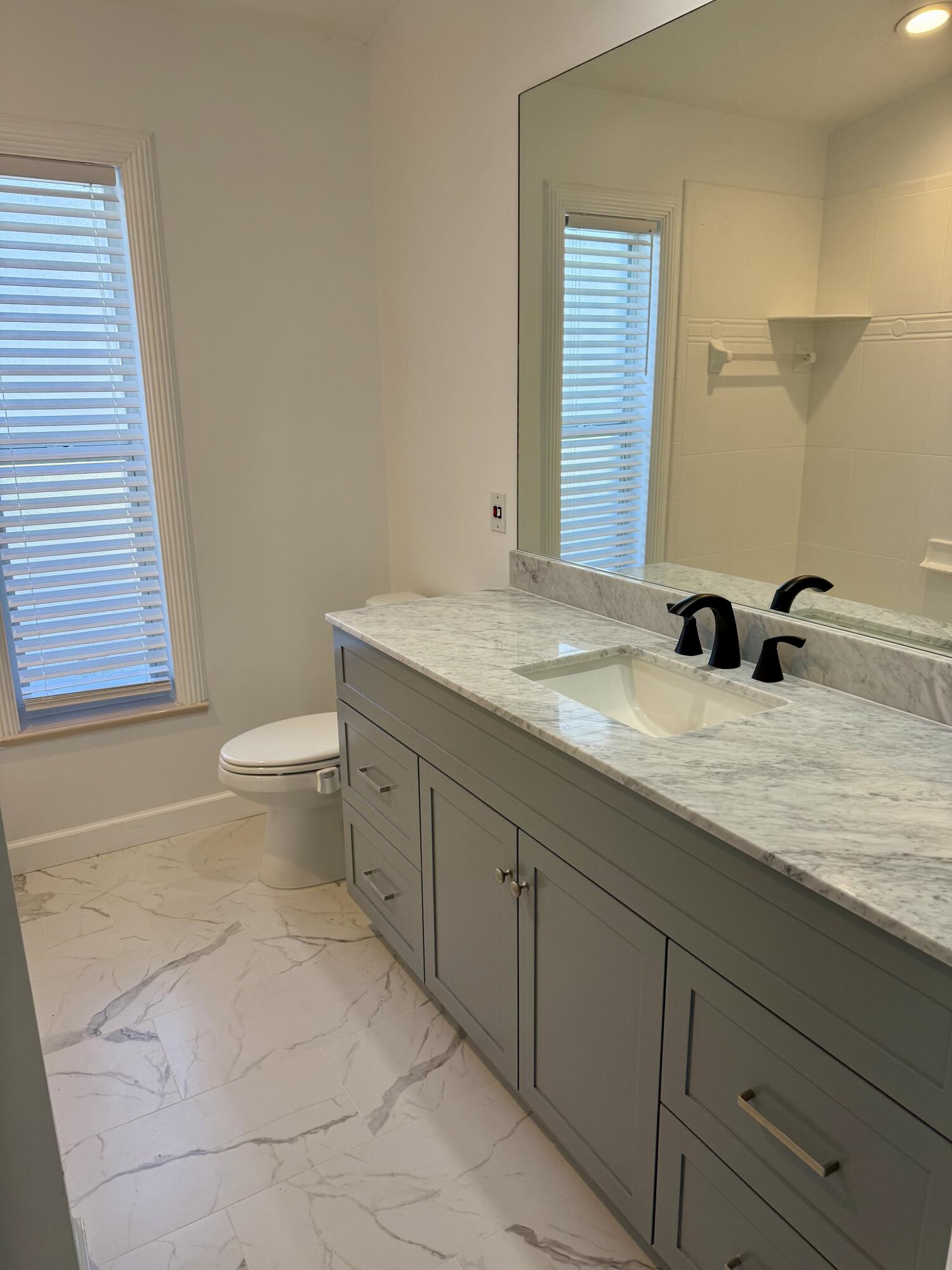 COUNTRY CLUB POINTE - Residential