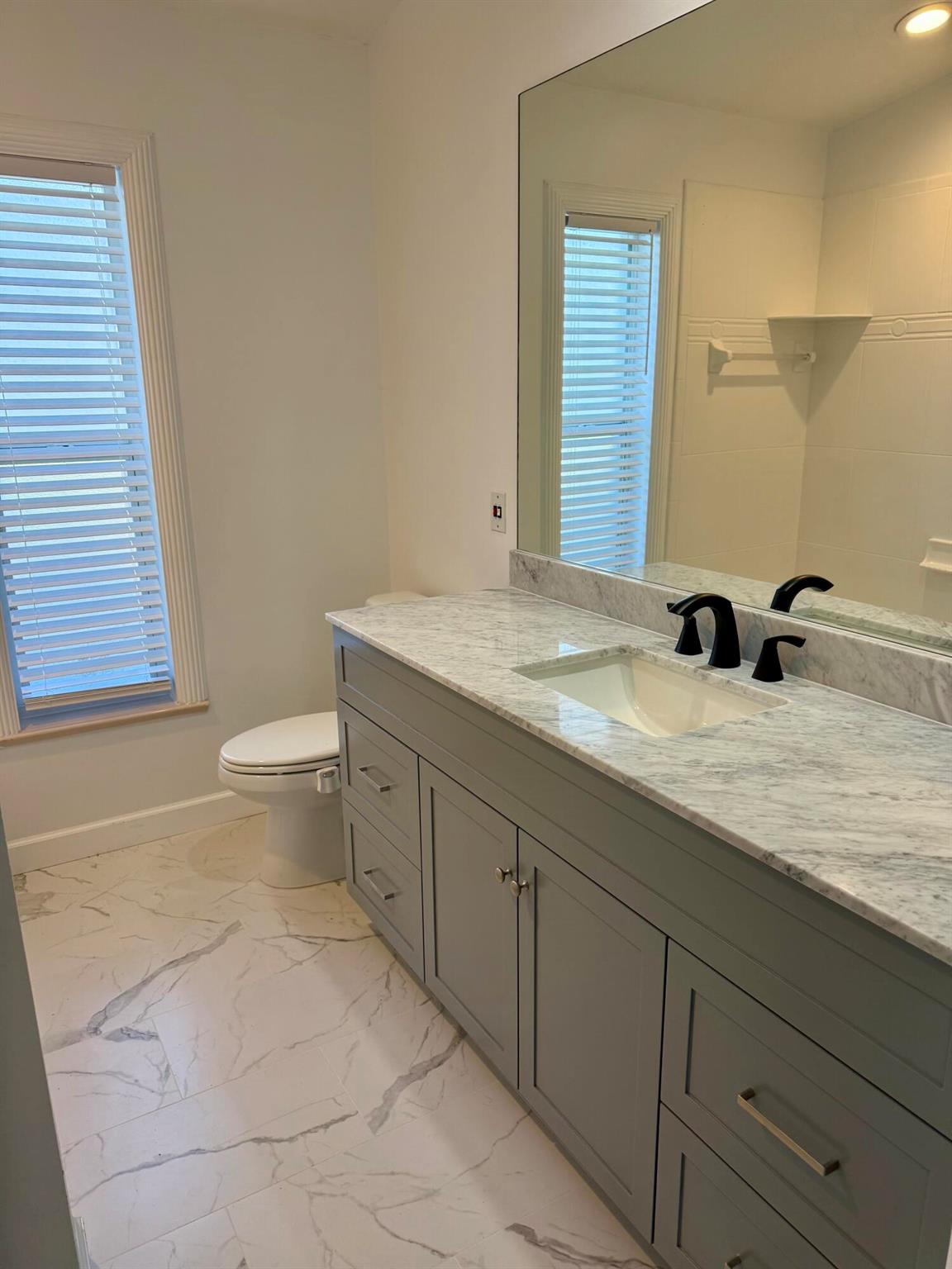 COUNTRY CLUB POINTE - Residential