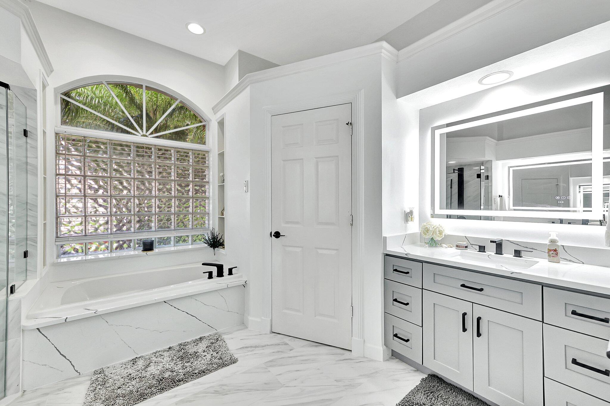 COUNTRY CLUB POINTE - Residential