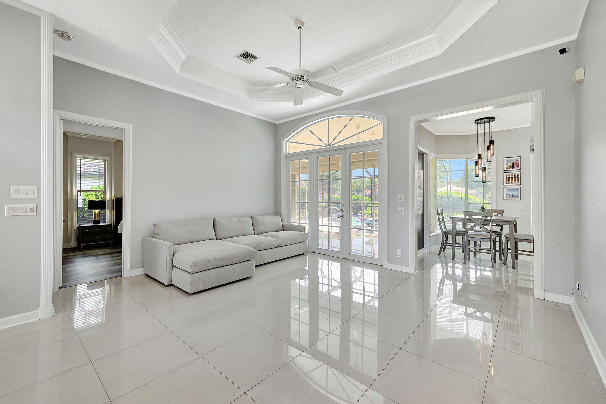 COUNTRY CLUB POINTE - Residential