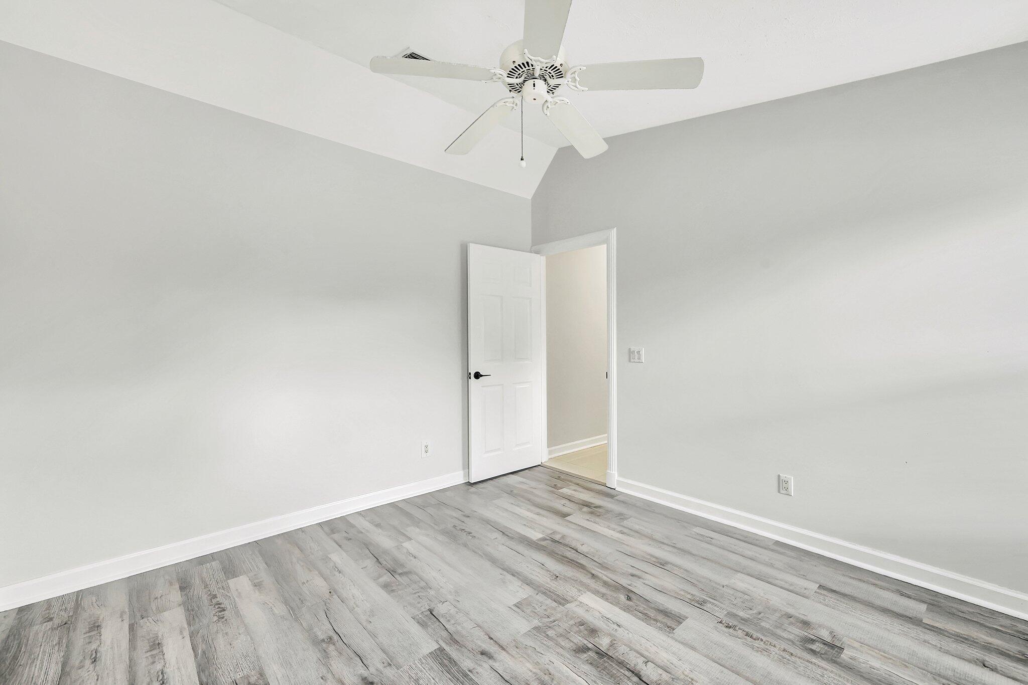 COUNTRY CLUB POINTE - Residential