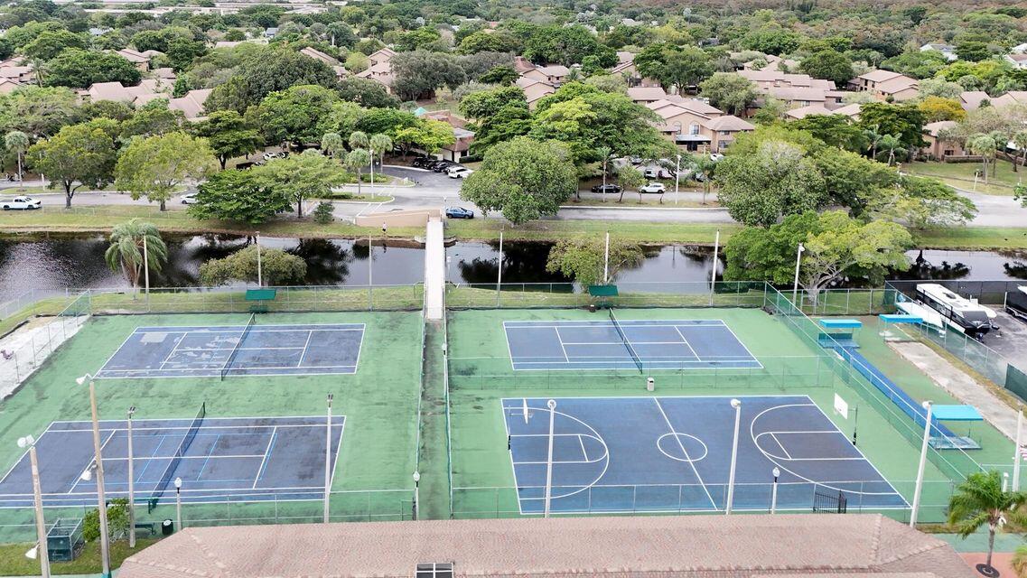 CENTURA PARC - Residential Lease