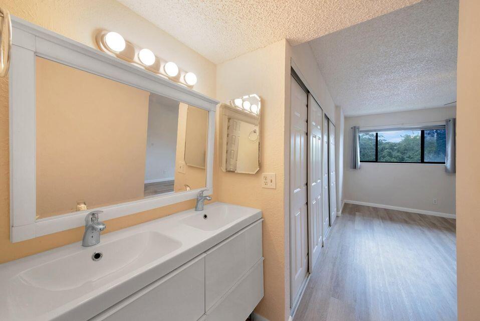 CENTURA PARC - Residential Lease