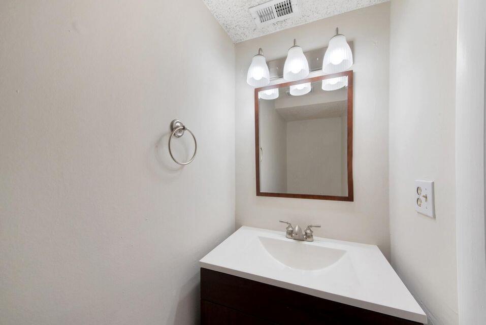 CENTURA PARC - Residential Lease